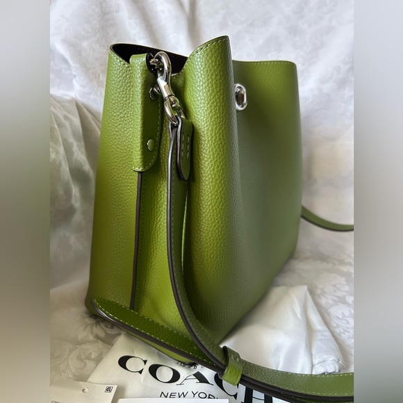 Coach Willow bag in Dark Lime - Picture 9 of 11